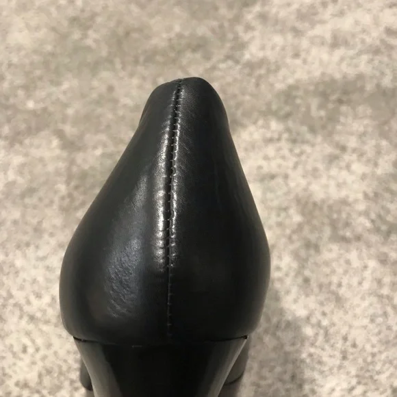 Pelle Moda Brand Ladies Size 10 Medium Shoe. Black Color. - Picture 4 of 5